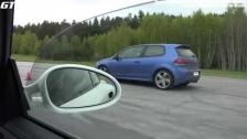 Gissa vad som händer när Porschen kör mot en Volkswagen Golf
