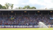 Fans singing just before the tifo