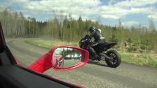 Du kan gissa vad som händer när man kör en turboförsedd Suzuki Hayabusa mot en Ferrari 458 Italia